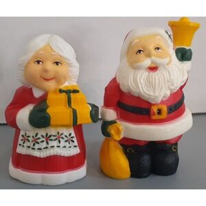 Plastic Mr. and Mrs. Clause Sal‎ and Pepper Shaker Set with Box 1986